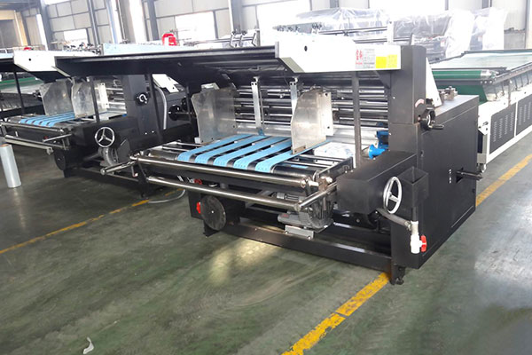 BZJ-Q2 SERIES SEMI-AUTO FLUTE LAMINATOR MACHINE